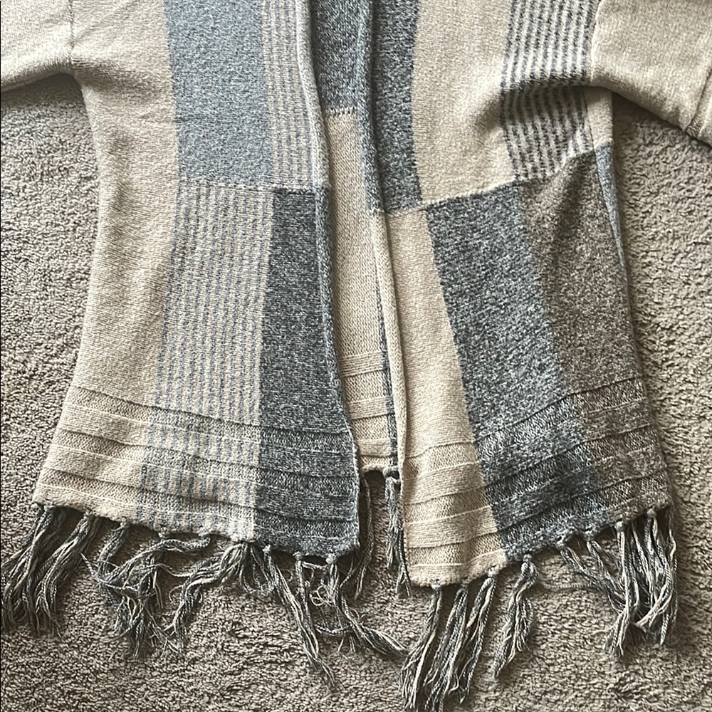 Women's Beige and Gray Sweater - Picture 5 of 8